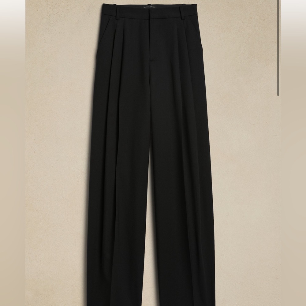 NWT unworn Banana Republic Siena Wide-Leg Italian Wool Pant in size 2 Petite.